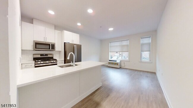 Photo - 1181 Morris Ave