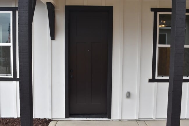 Photo - 682 Stephanie Dr