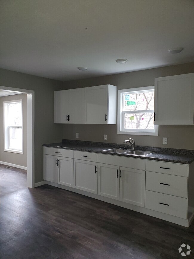 Building Photo - 303 W Cherry St Rental