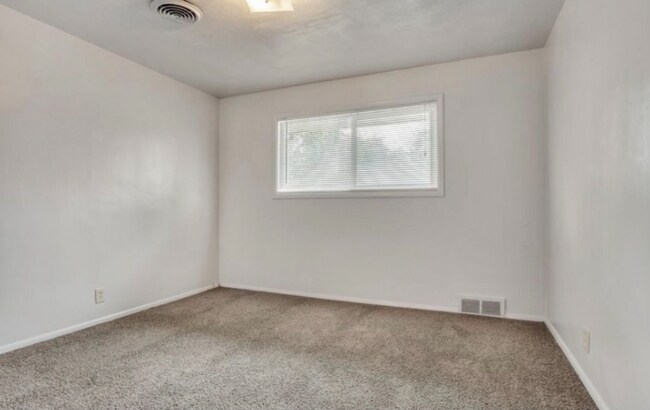 Photo - 1370 S 800 E