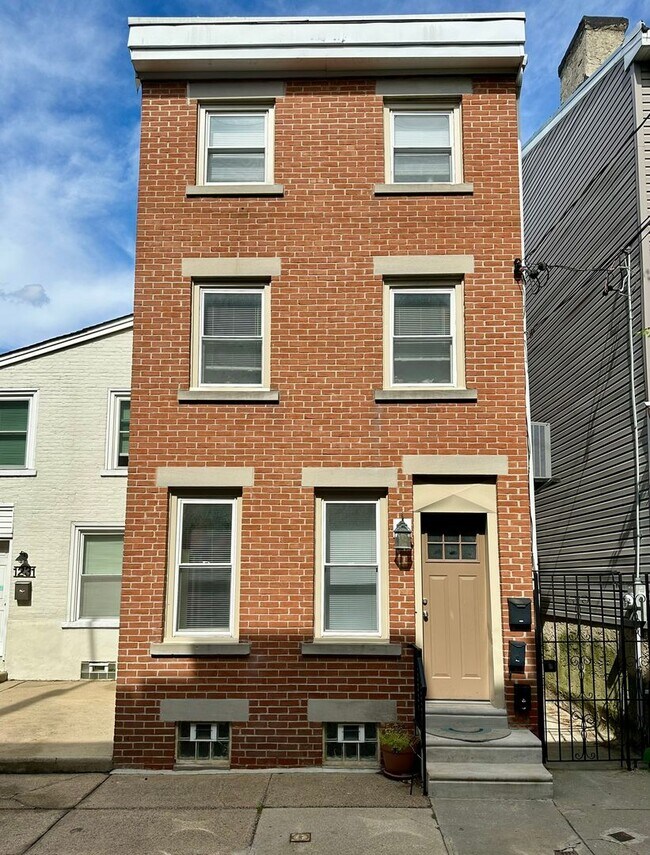 Photo - 1229 E Oxford St Apartment Unit B