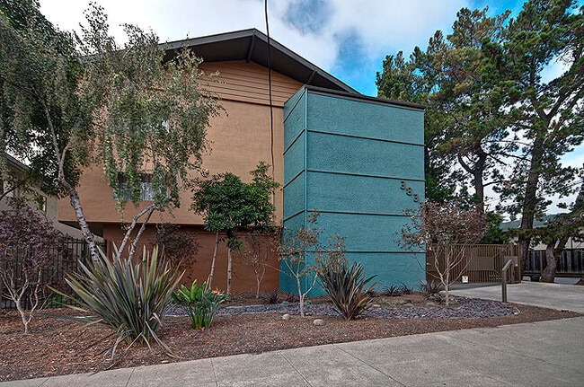Secure building in quiet neighborhood - 3833 Maybelle Ave Unit 4 Rental