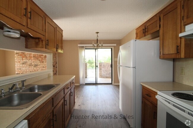 Building Photo - Comfortable Two-Story Townhouse