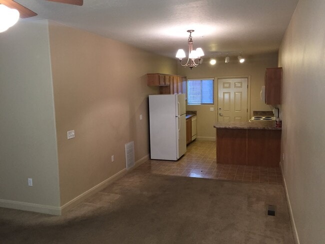 Photo - 700 N Main St Unidad H3