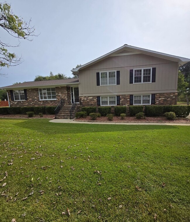 Building Photo - Beautiful 3-Bedroom Home with Bonus Room i...