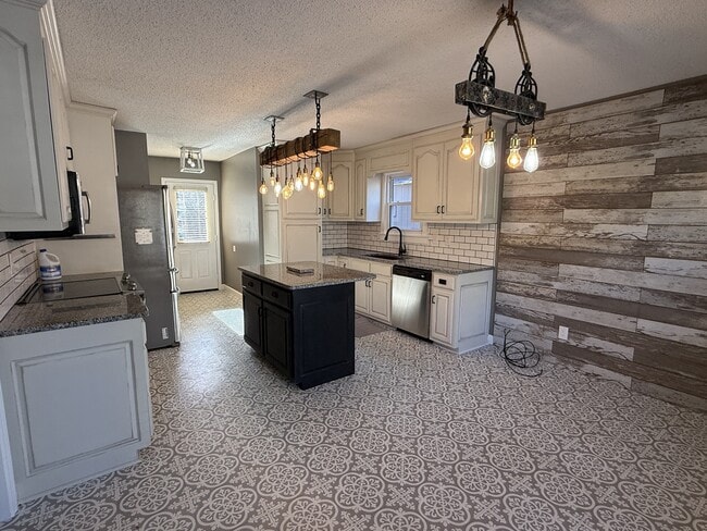 Photo - 5664 Buckhorn Rd