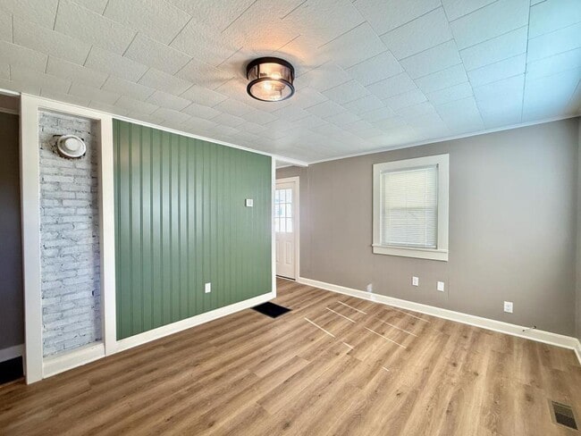 Photo - 716 Forest St