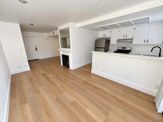 1321 N Vista St Unit 107