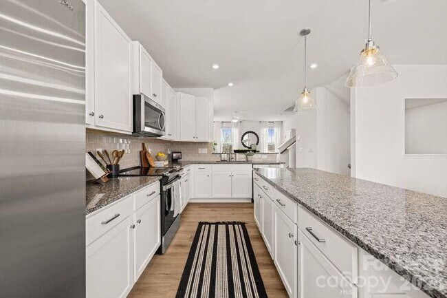 Photo - 1018 Fairway Green Ln