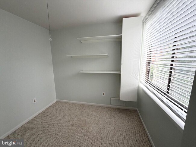 Photo - 4390 Lorcom Ln Unit 404