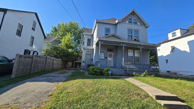 Photo - 2047 Lawrence Ave Unit 3