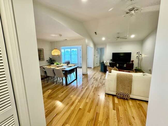 Photo - 1 Hillington Pl