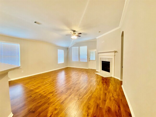 Photo - 5615 Brookhollow Oaks Trail