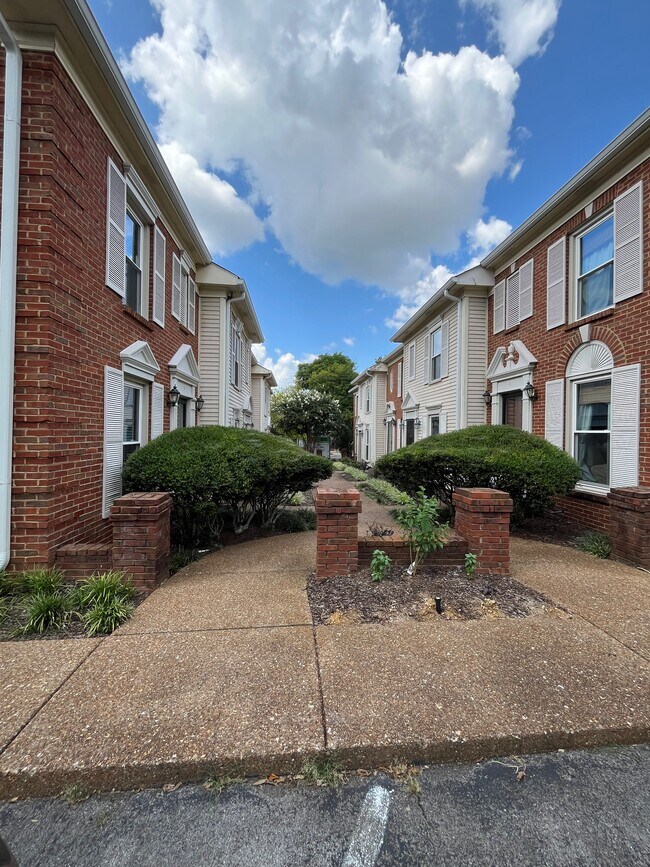 Building Photo - 2139 Acklen Ave Unit F Rental