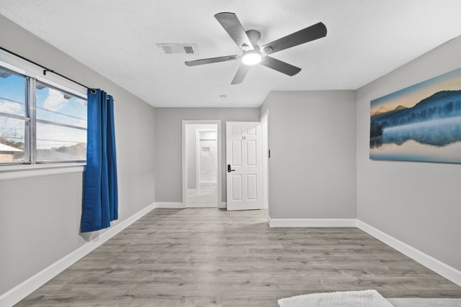 Photo - 8050 Tavenor Ln