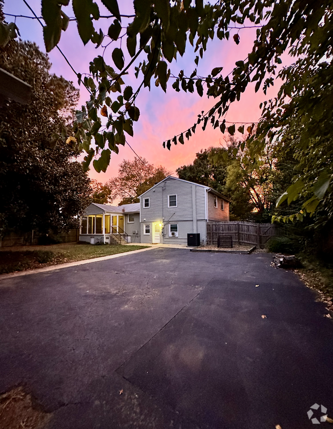 Building Photo - 2211 Seminary Ave Rental