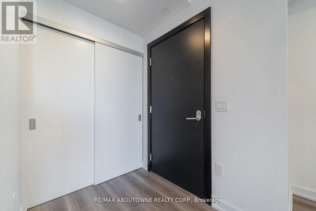 Photo - 5 Wellington St S Unit 1407