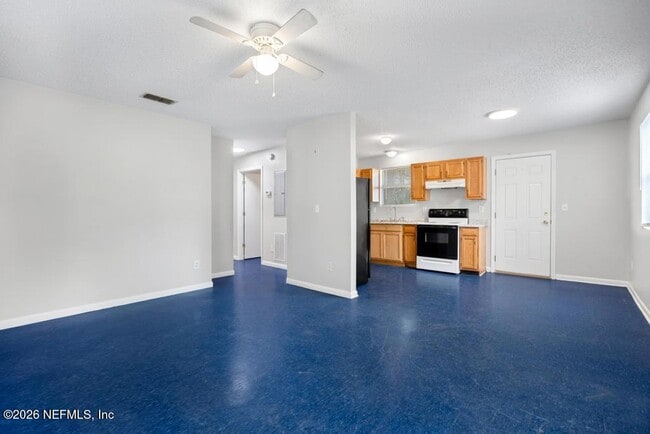 Photo - 850 Spearing St