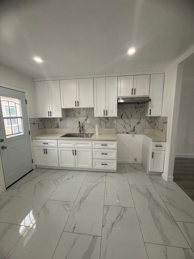 Building Photo - 1214 S Temple Ave Unit 2