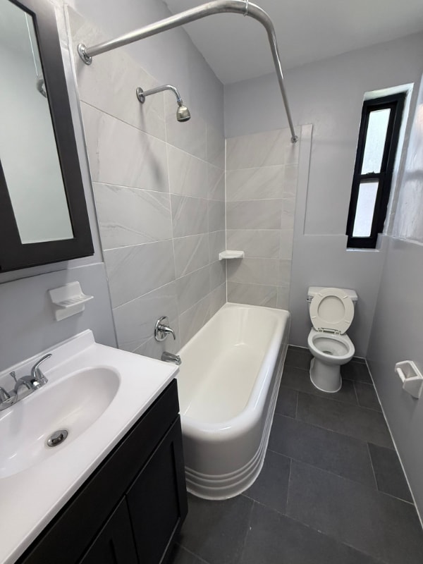 Building Photo - 7 Chestnut St