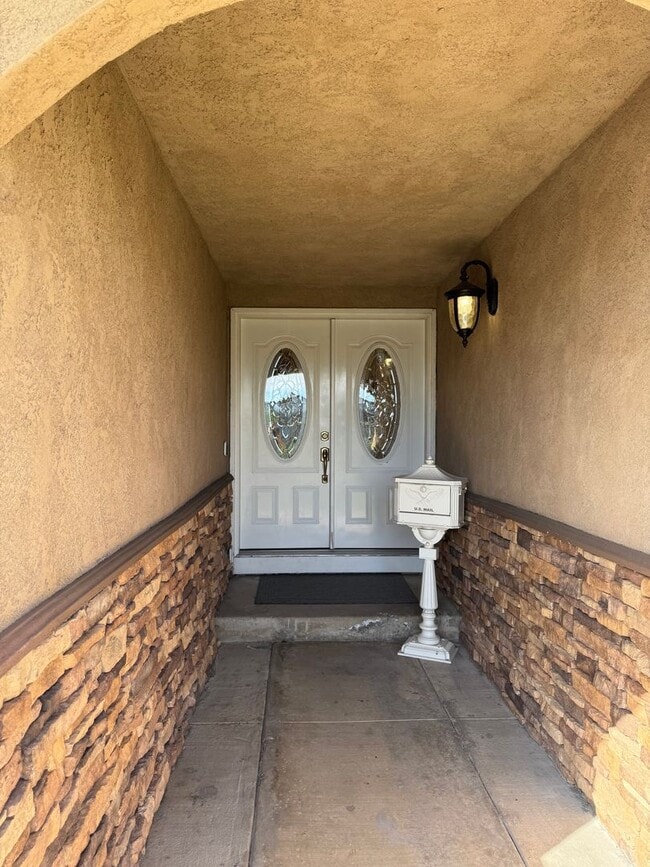 Photo - Spacious 3 Bedroom 2 Bath with a Den and Fireplace!