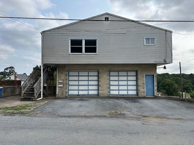Building Photo - 65 Boyer St Unit B Rental