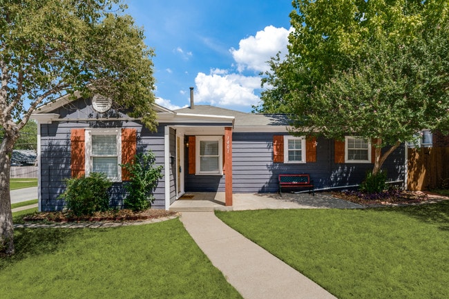 Front Yard - 1401 Hurley Ave