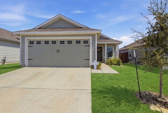 Building Photo - Exquisite Home in Resort-Style Community