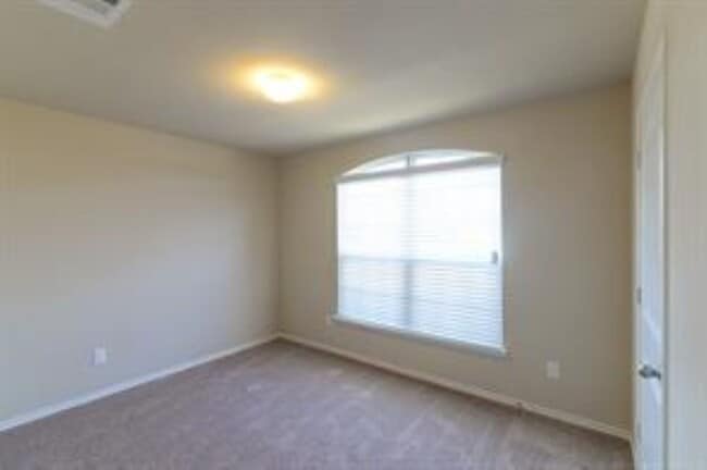 Photo - 1112 Decker Dr