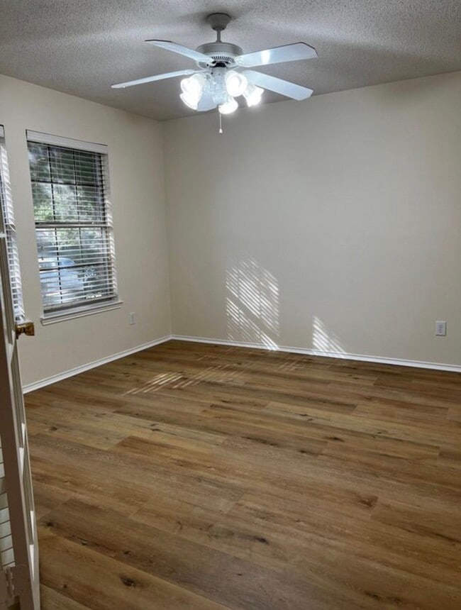Photo - 1414 Lochspring Dr