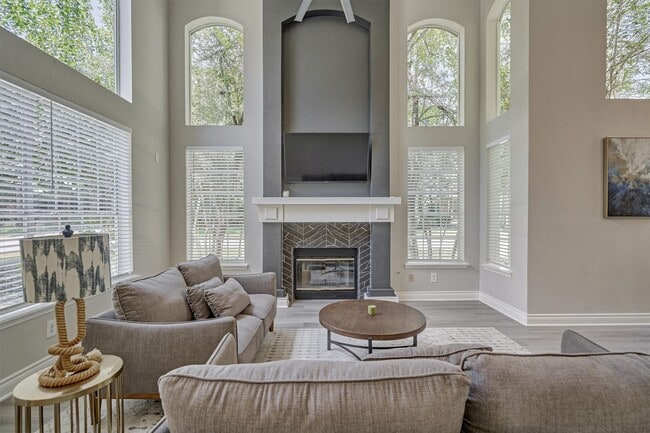 Photo - 38 Larks Aire Pl