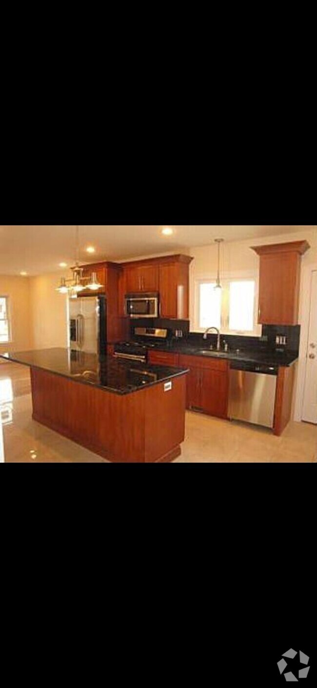 Building Photo - 155 Waverley Ave Rental