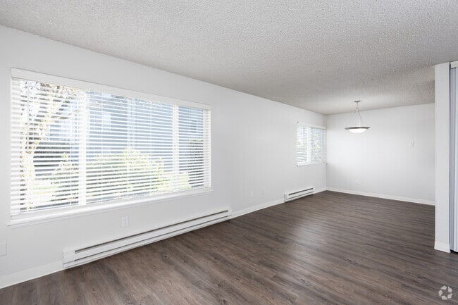2BD, 1BA - 796-812SF