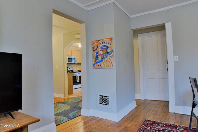 Photo - 212 Circular St Unit 2