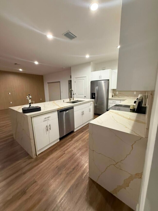 8023 Buttercup Cir