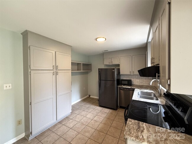 Photo - 420 Beaty St