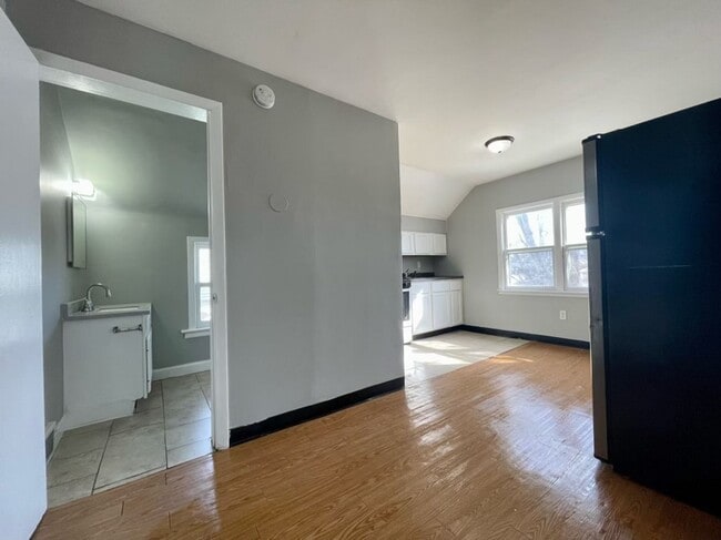 Photo - 98 Manitoba Ave W Unit #2