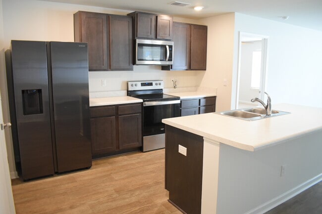 Photo - 668 Buckeye Rd NE