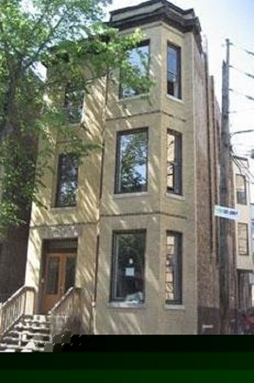 Photo - 850 W Fletcher St Apartments Unit #  01R