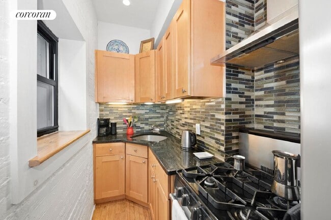 Photo - 283 E 4th St