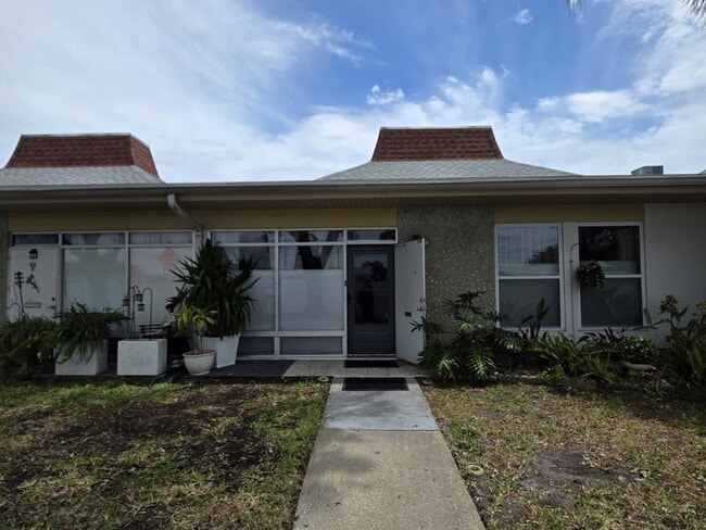 Building Photo - "Charming furnished 2-Bed Condo Retreat in Holiday, FL – Cozy 825 Sq Ft of Comfort!" Unit G