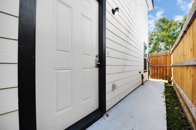 Photo - 8125 Laura Koppe Rd