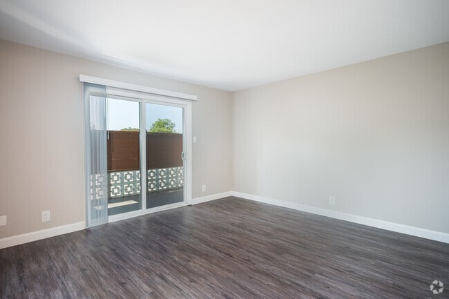 1BR, 1BA - 733SF - The Brook on Center