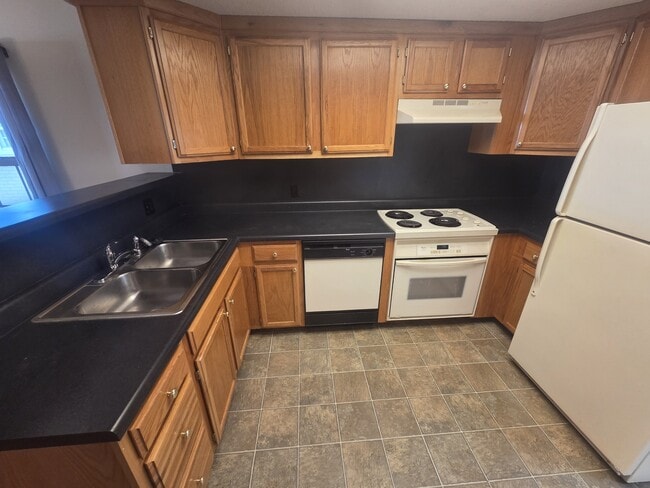 Photo - 2060 E Belmont St