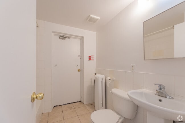 1BR, 1BA - 650SF - Bathroom