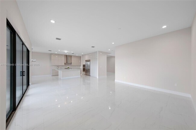 Photo - 20422 Southernwood Ave