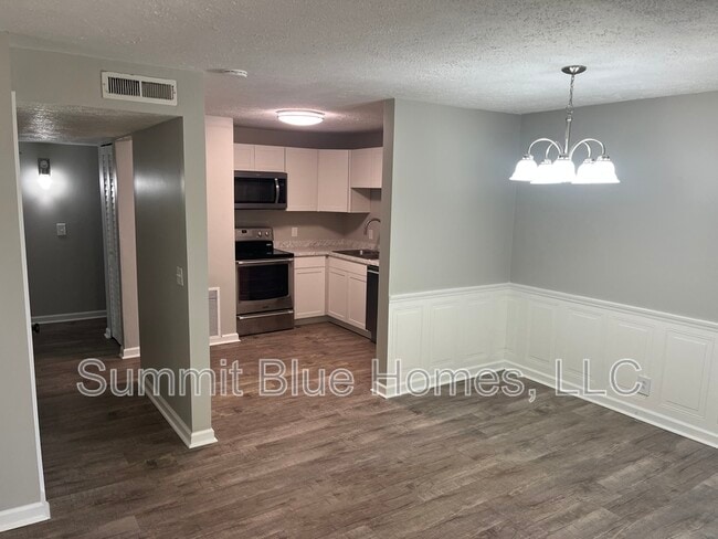 Photo - 555 N Dupont Ave