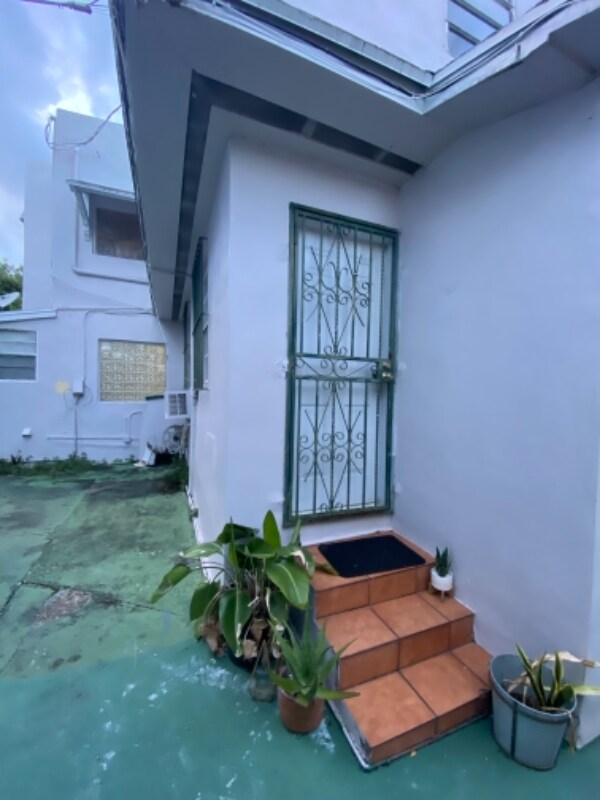 Photo - 1664 SW 9th St