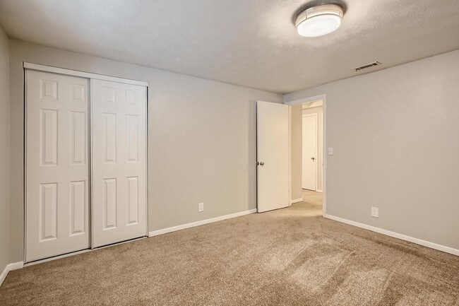 Photo - Lake Park Colonial