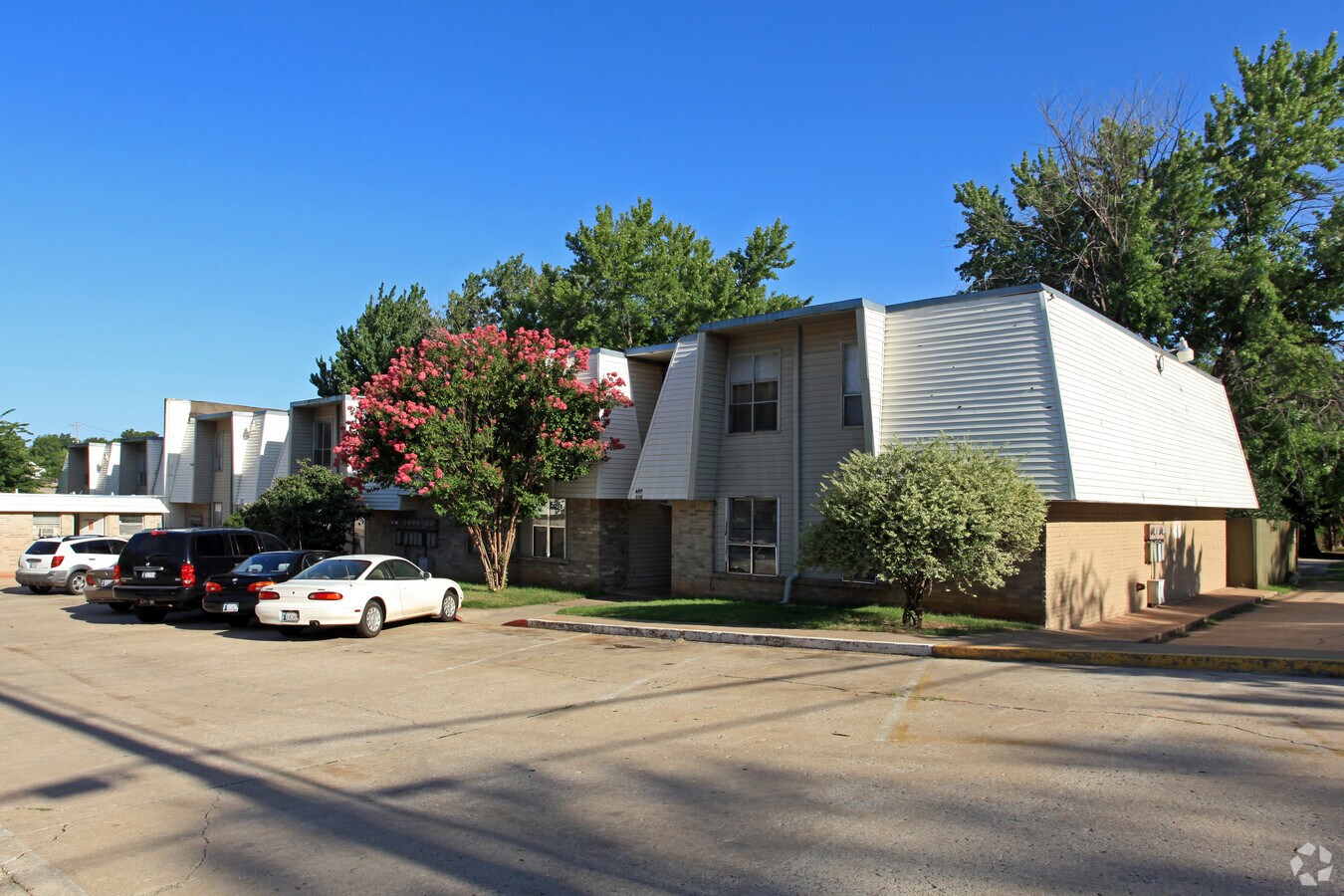 Woodward Manor - Woodward Manor